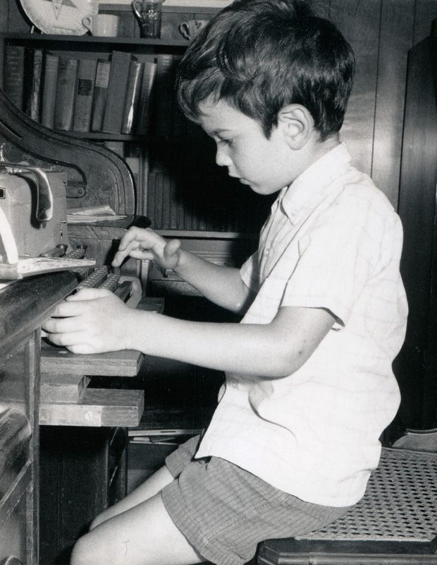 show_029_Patrick typing