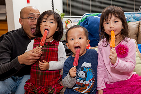 Cousins with popsicles